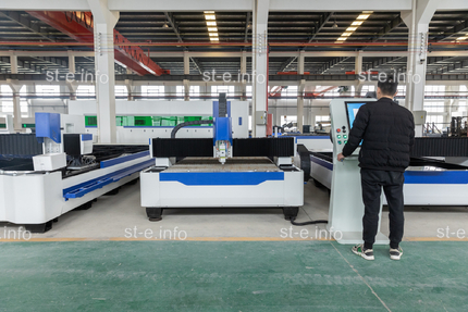 ЛАЗЕРНЫЙ СТАНОК ДЛЯ РЕЗКИ МЕТАЛЛА ST-6020R (6000*2000мм) 1,5kWt RAYCUS - st-e.info - Бердск